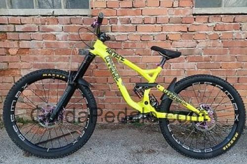 Commencal Supreme DH V3 scheda tecnica e recensioni